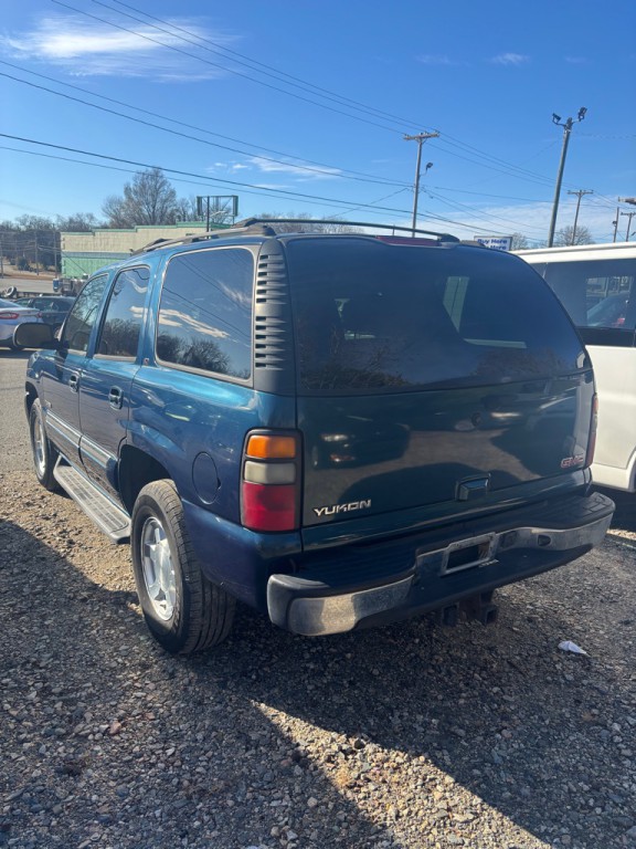 2005 GMC Yukon Image 2