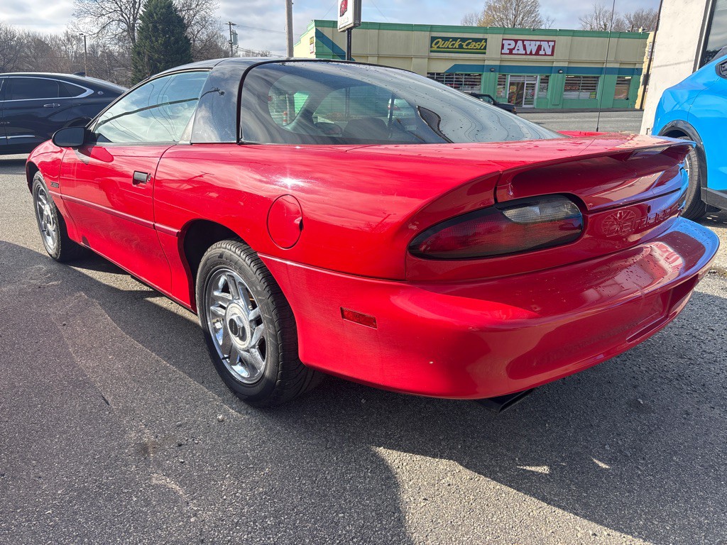 1996 Chevrolet Camaro Image 1