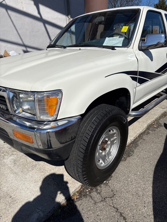 1990 Toyota Tacoma Image 2