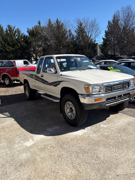 1990 Toyota Tacoma Image 3