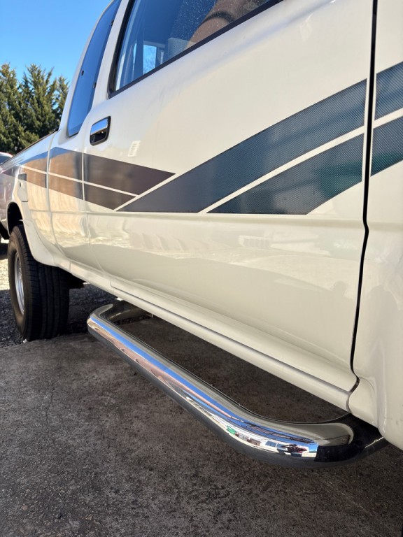 1990 Toyota Tacoma Image 8