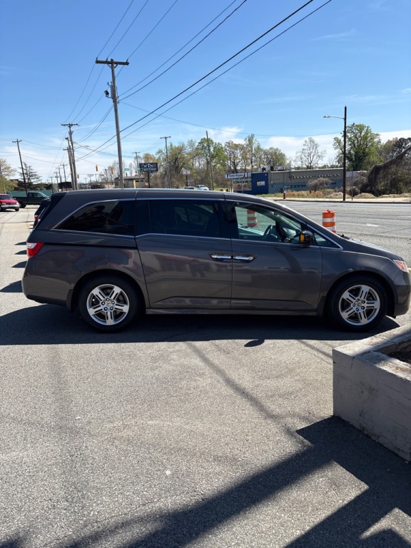 2012 Honda Odyssey Image 2