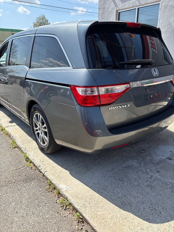 2013 Honda Odyssey Image 2