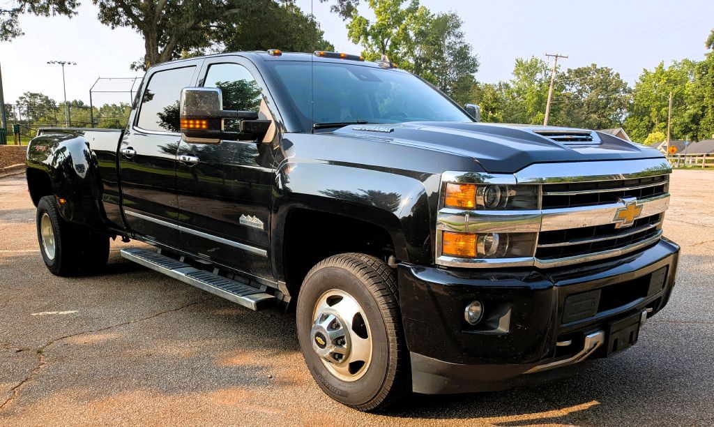 2019 Chevrolet Silverado 1500 Image 2