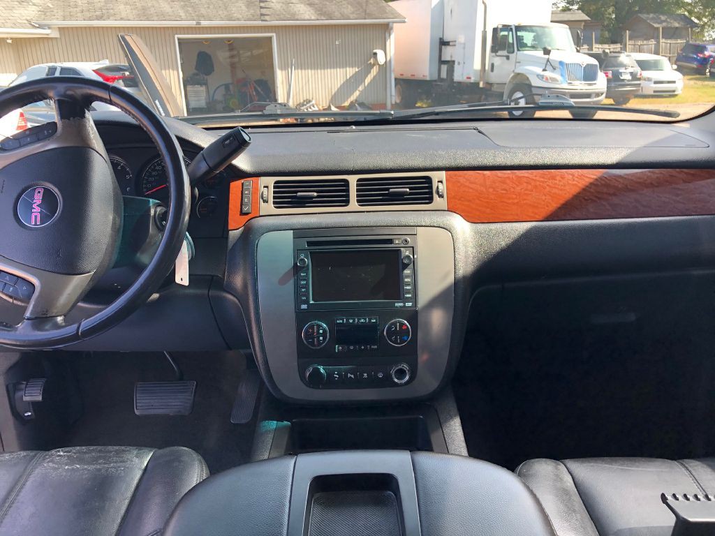 2008 GMC Yukon Image 14