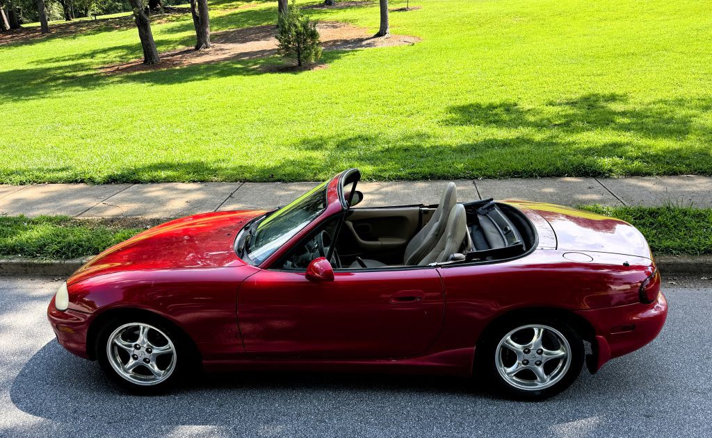 2000 Mazda MX-5 Miata Image 2