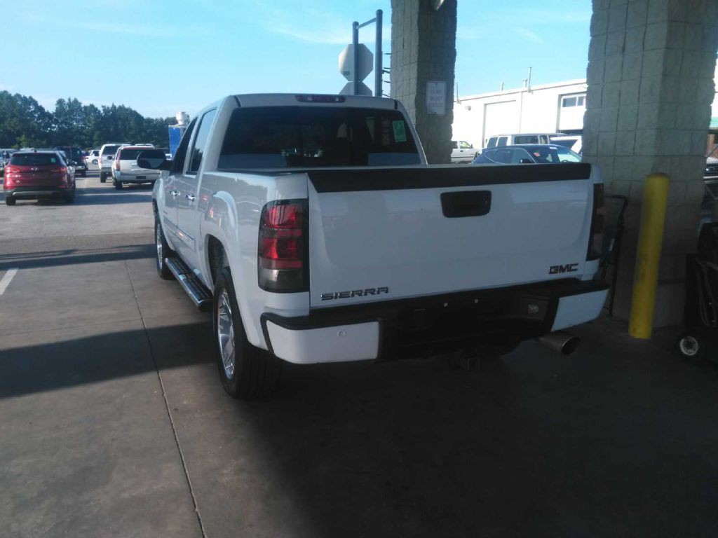 2008 GMC Sierra Image 2
