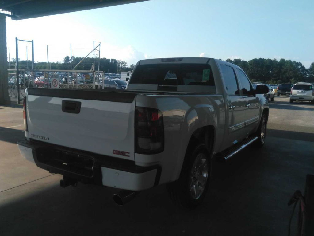 2008 GMC Sierra Image 3