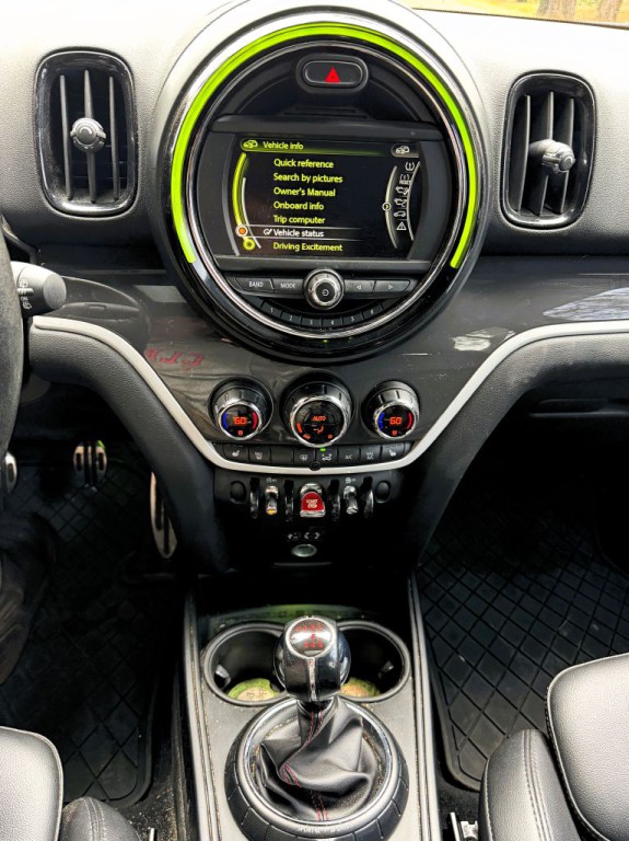 2017 MINI Cooper Image 12