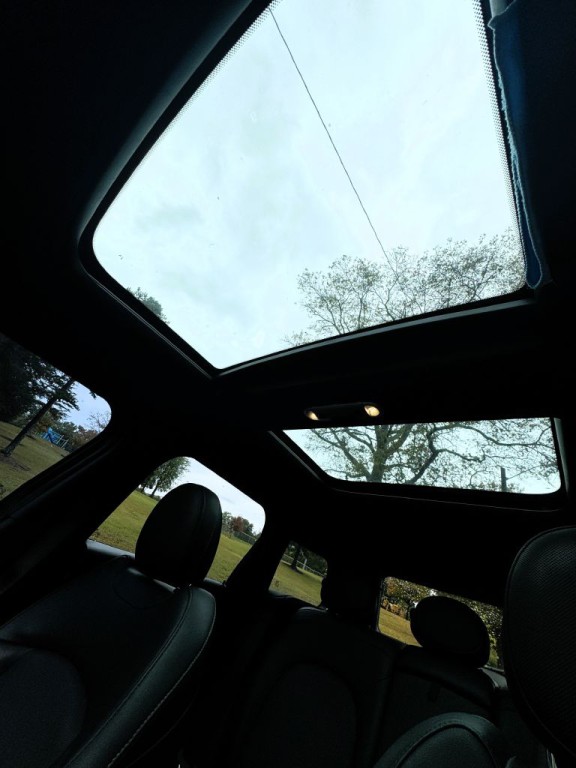 2017 MINI Cooper Image 13