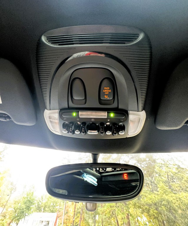 2017 MINI Cooper Image 14