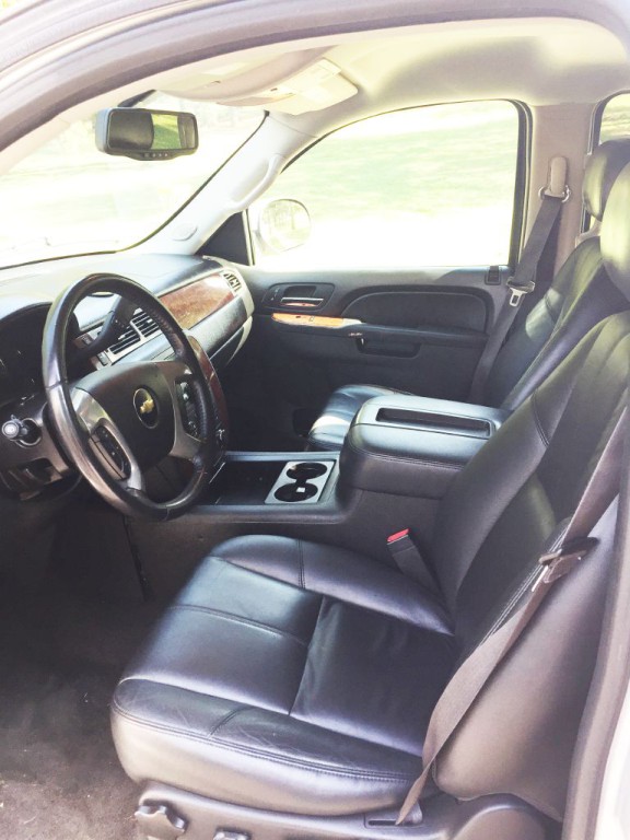 2014 Chevrolet Suburban Image 6