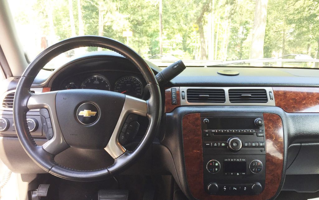 2014 Chevrolet Suburban Image 8