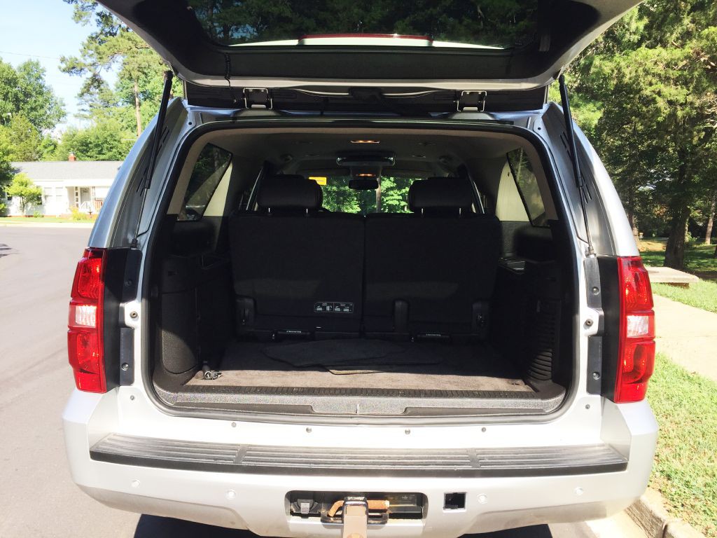2014 Chevrolet Suburban Image 10