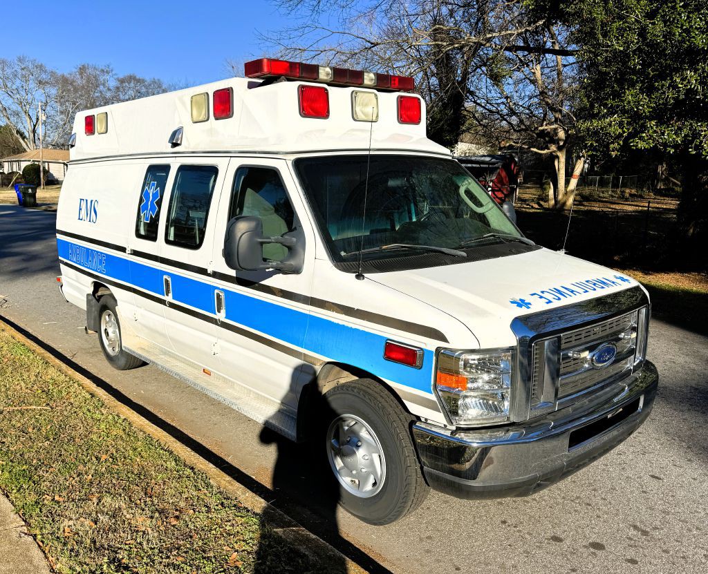 2009 Ford Econoline Image 2