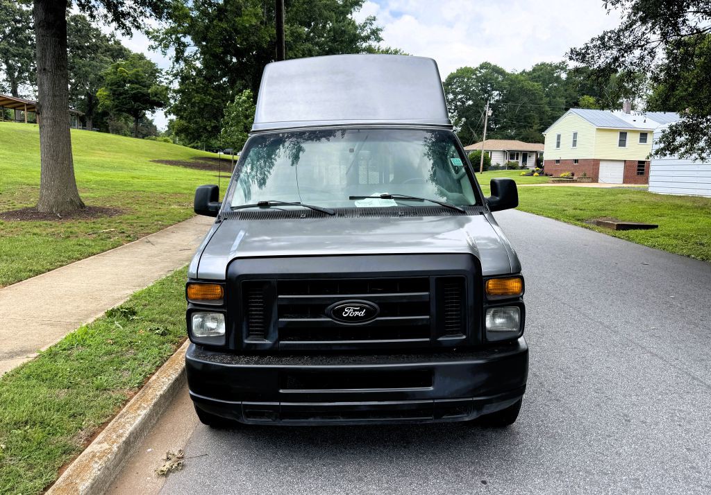 2010 Ford Econoline Image 2
