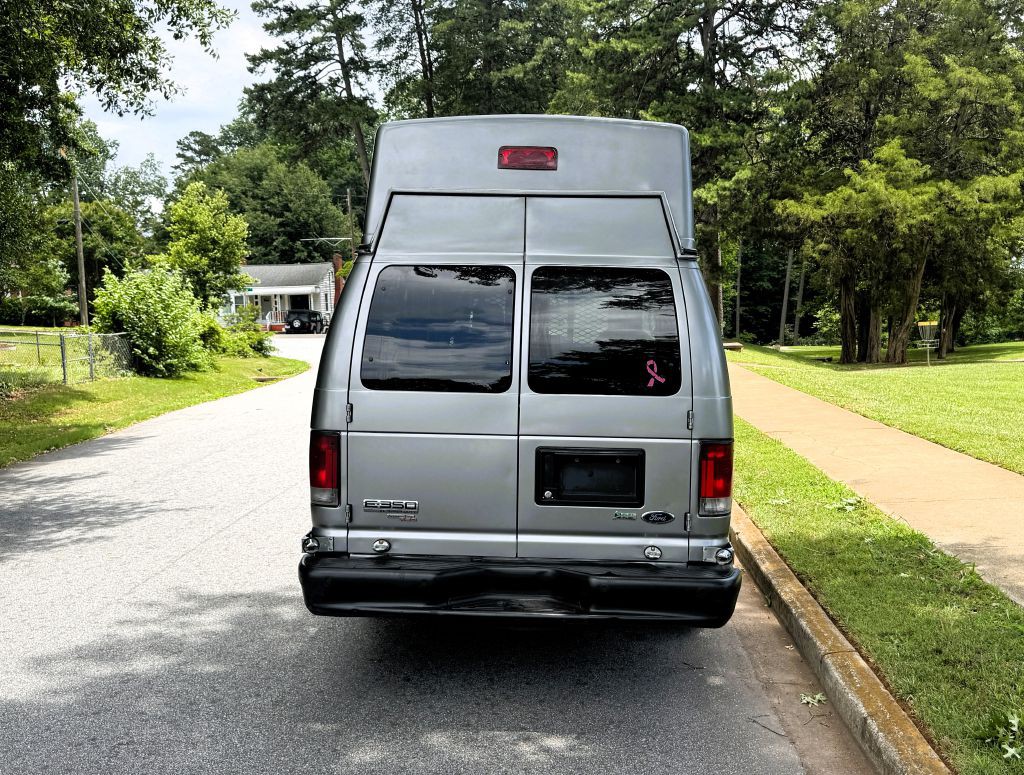 2010 Ford Econoline Image 6