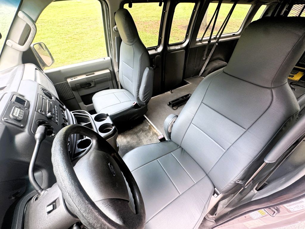 2010 Ford Econoline Image 9