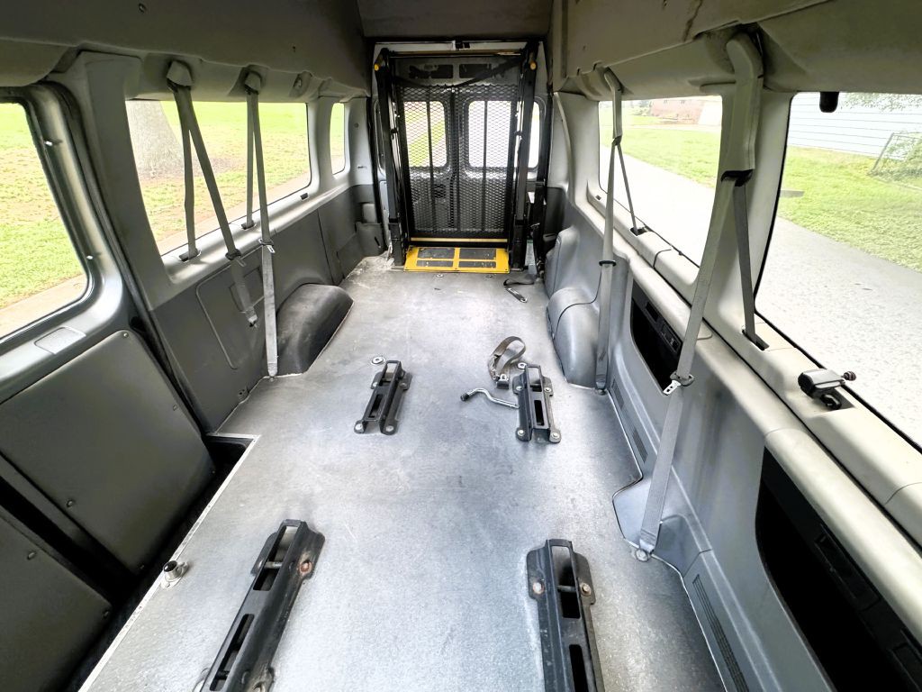 2010 Ford Econoline Image 10