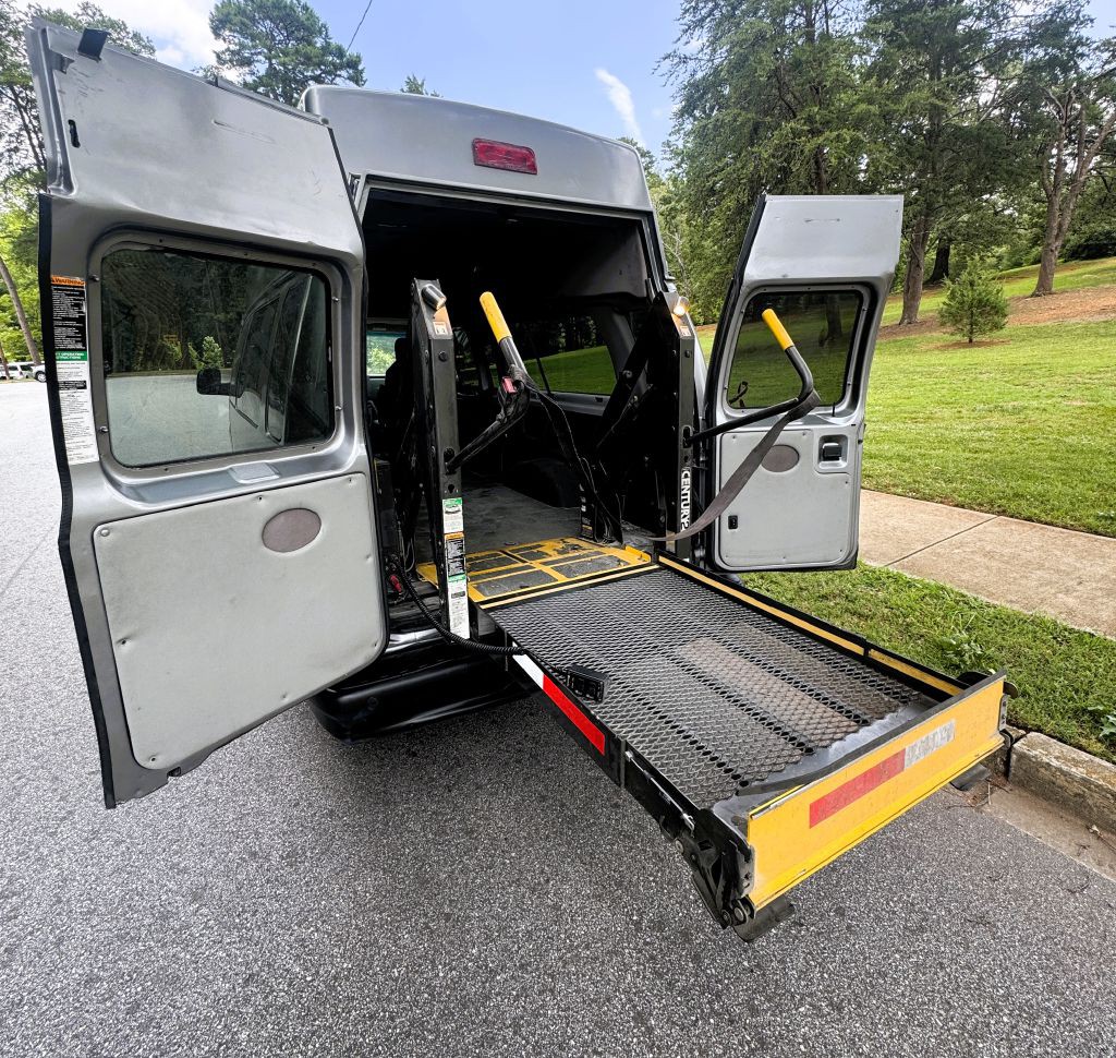 2010 Ford Econoline Image 14