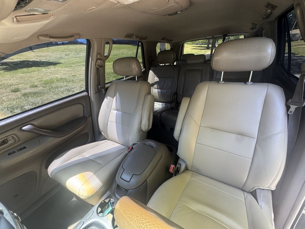 2004 Toyota Sequoia Image 9