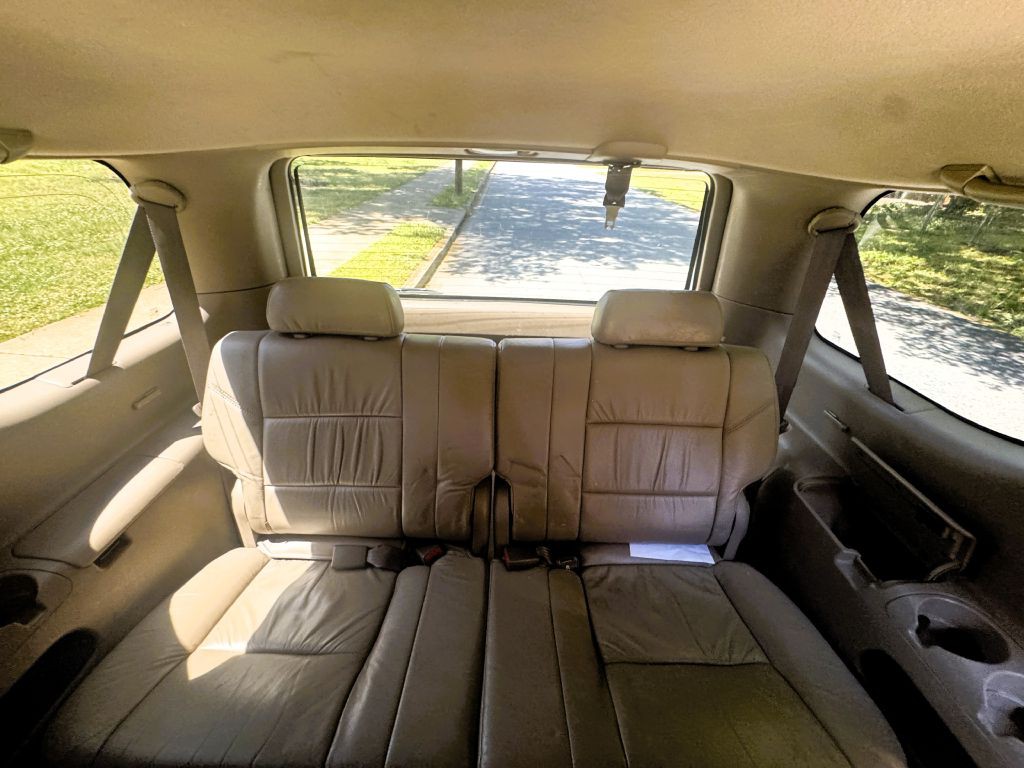 2004 Toyota Sequoia Image 11