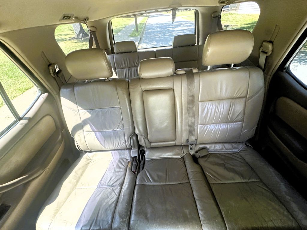 2004 Toyota Sequoia Image 12