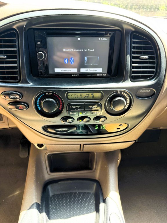2004 Toyota Sequoia Image 13