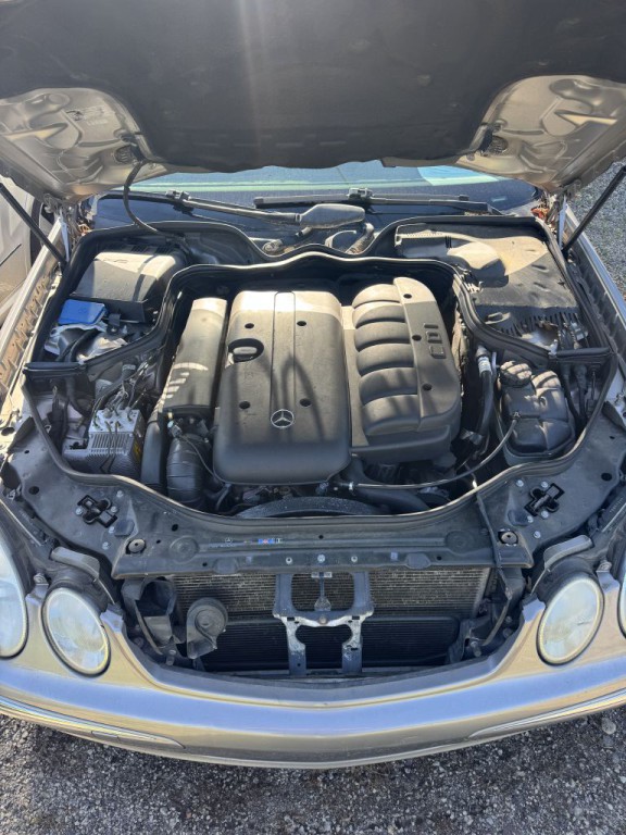 2005 Mercedes-Benz E-Class Image 3