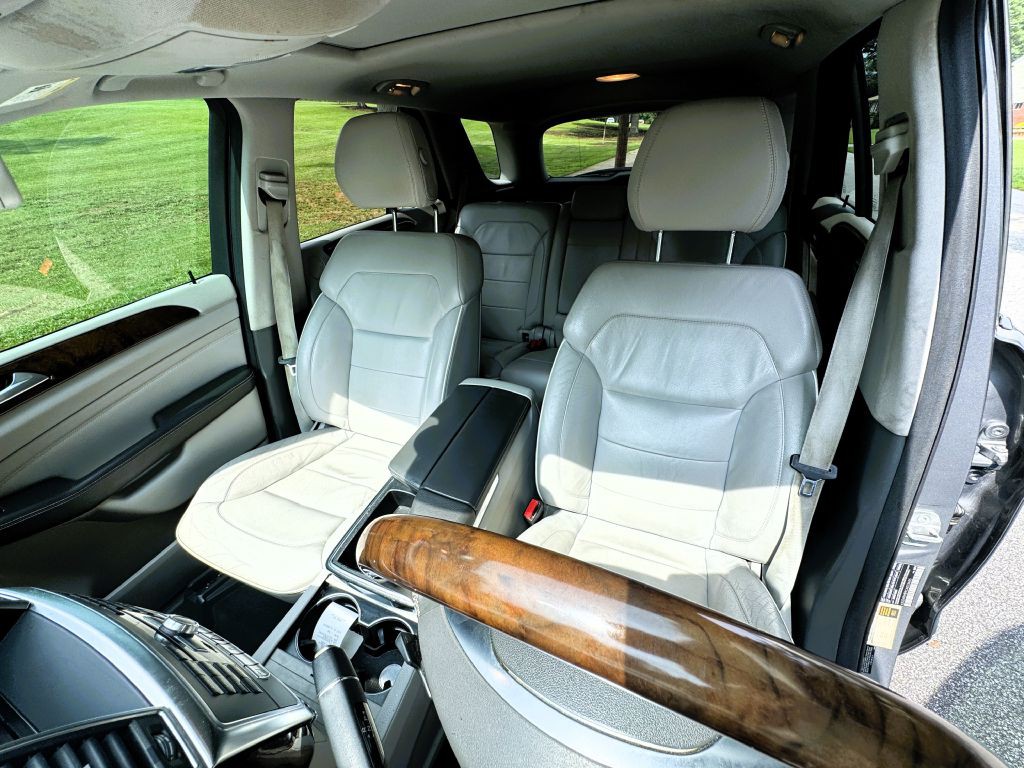 2012 Mercedes-Benz M-Class Image 9