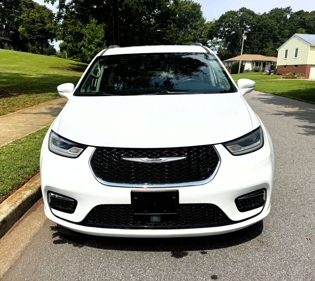 2021 Chrysler Pacifica Image 2