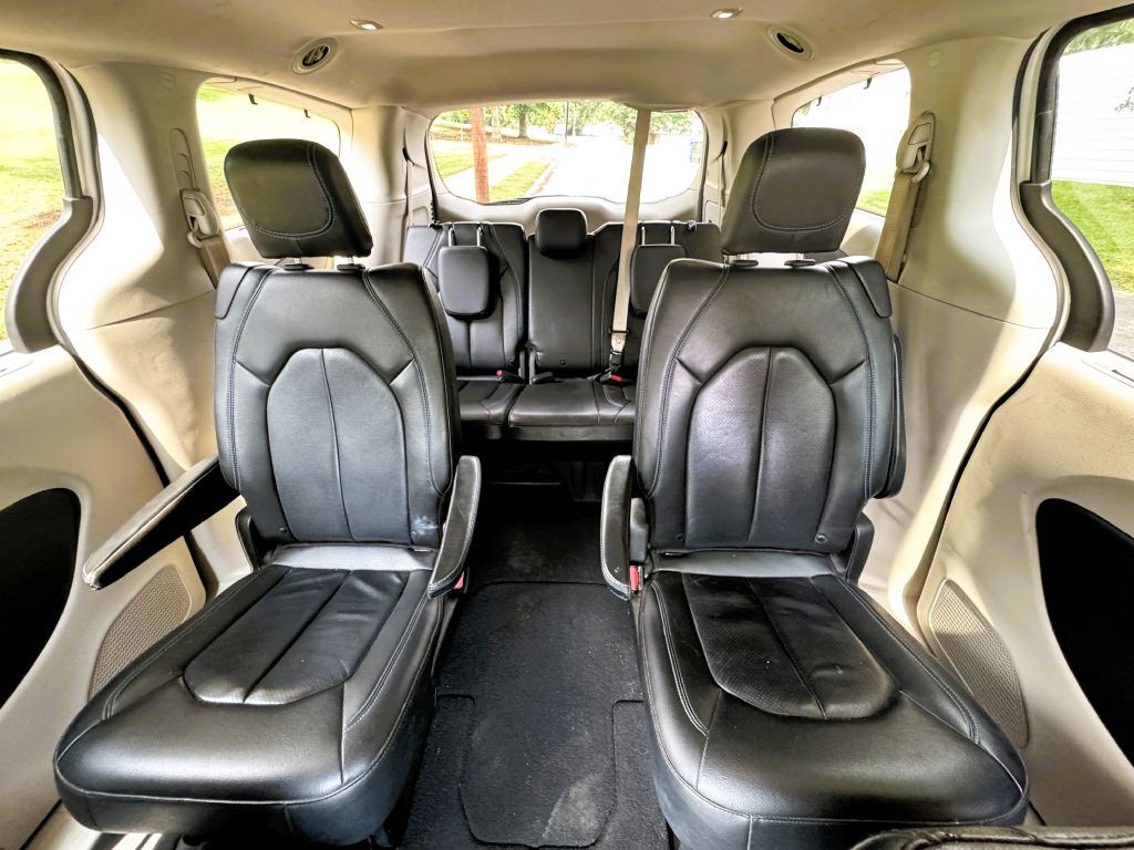 2021 Chrysler Pacifica Image 10