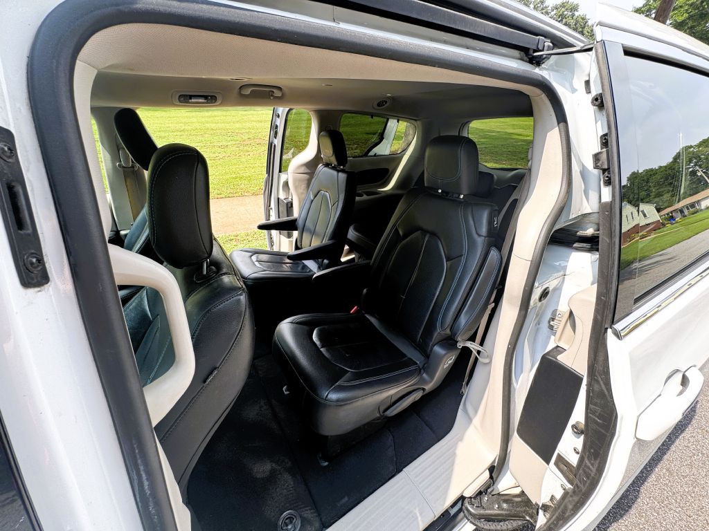 2021 Chrysler Pacifica Image 11