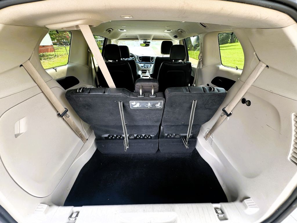 2021 Chrysler Pacifica Image 12