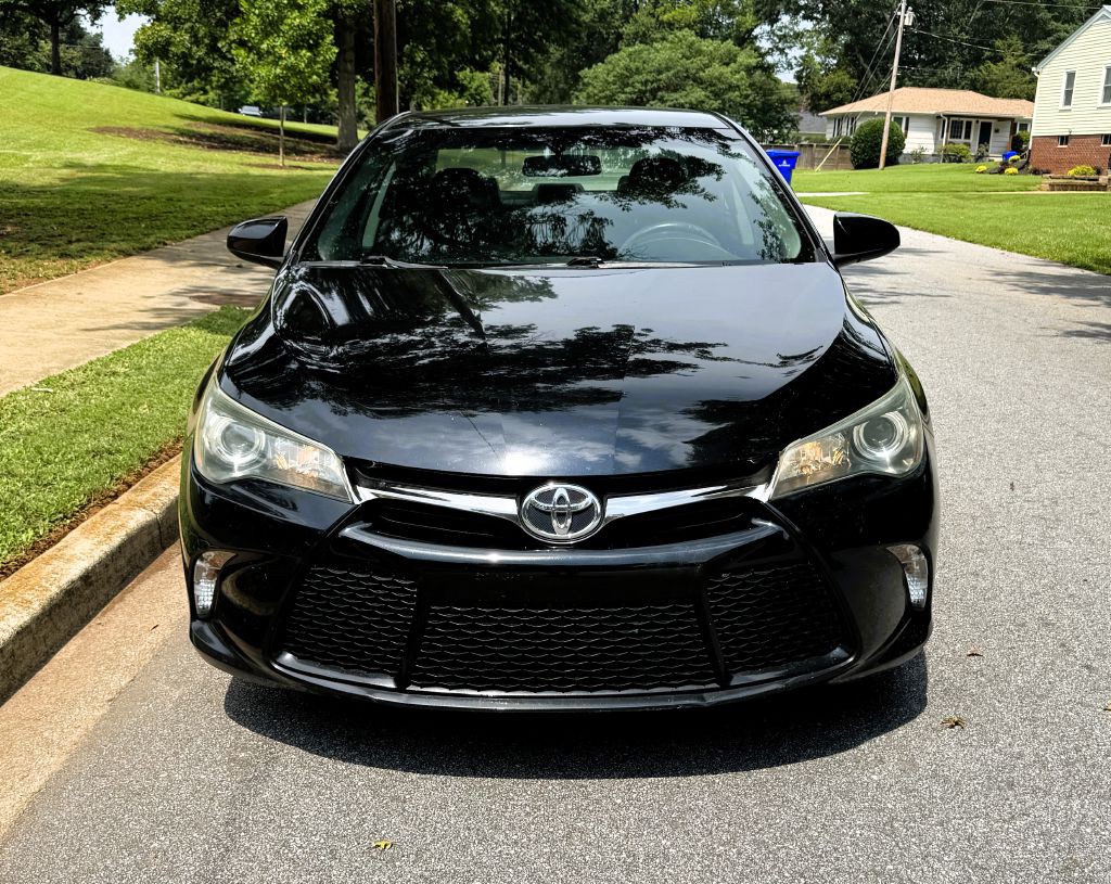 2016 Toyota Camry Image 2