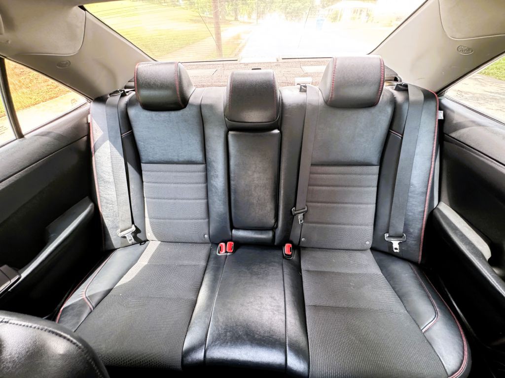 2016 Toyota Camry Image 10
