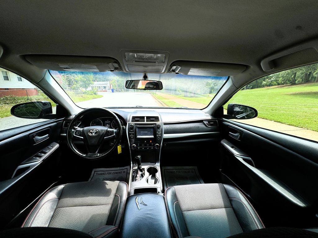 2016 Toyota Camry Image 11