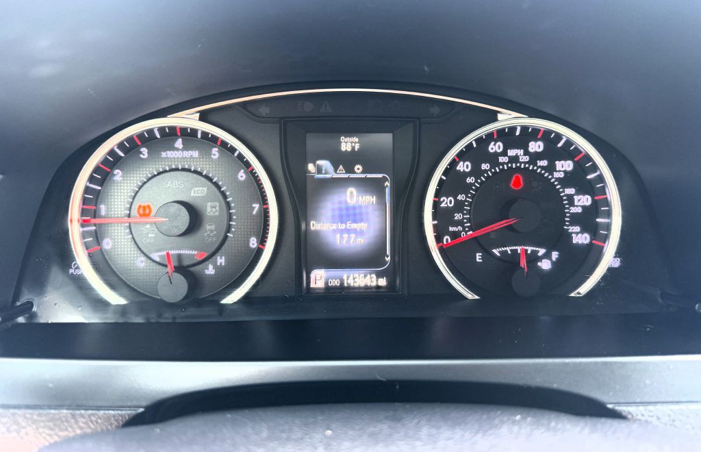 2016 Toyota Camry Image 13