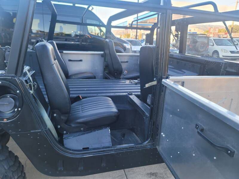 1994 AM General Humvee Image 10