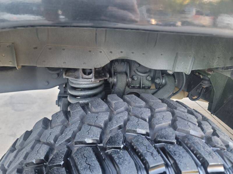 1994 AM General Humvee Image 25