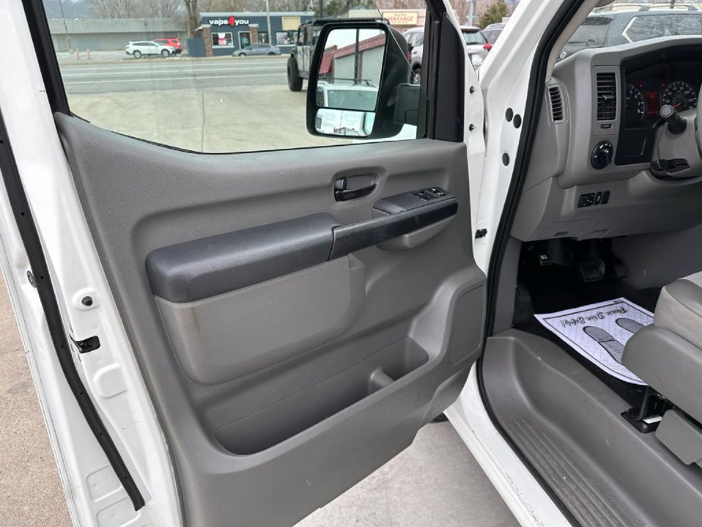 2018 Nissan NV Image 10