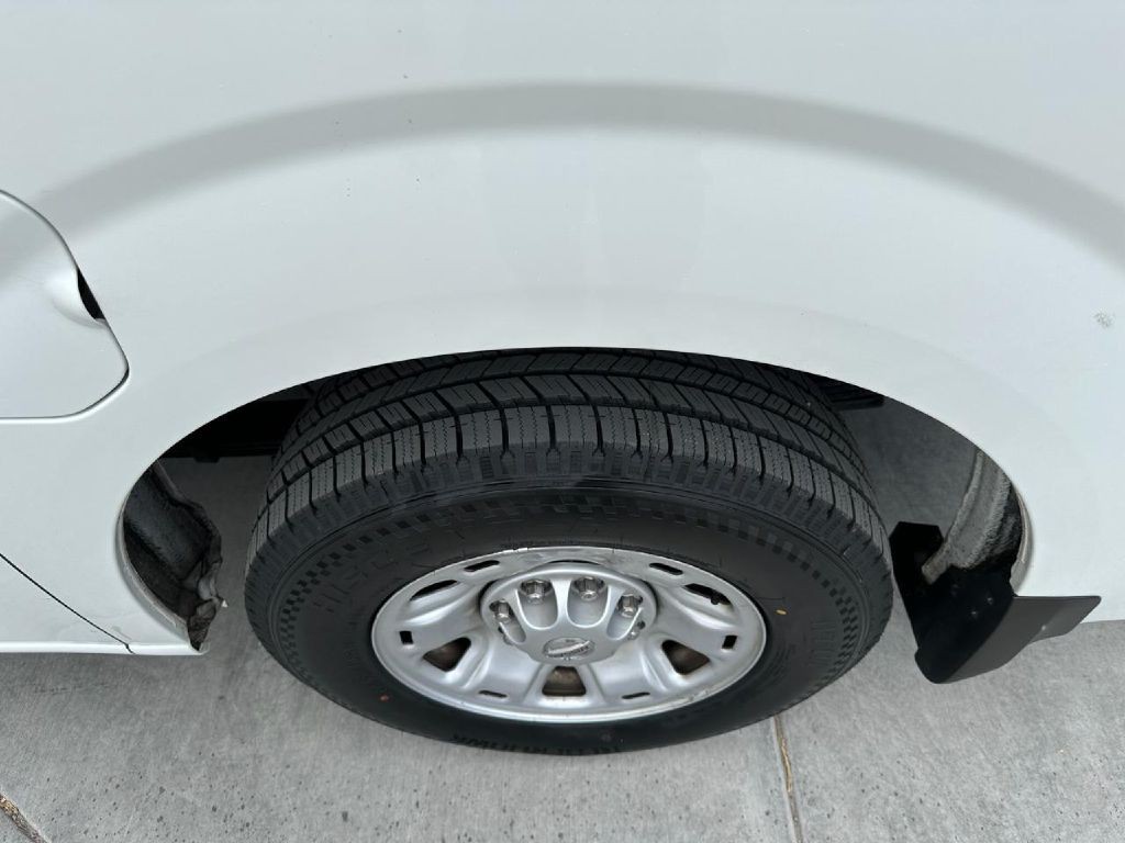 2018 Nissan NV Image 25
