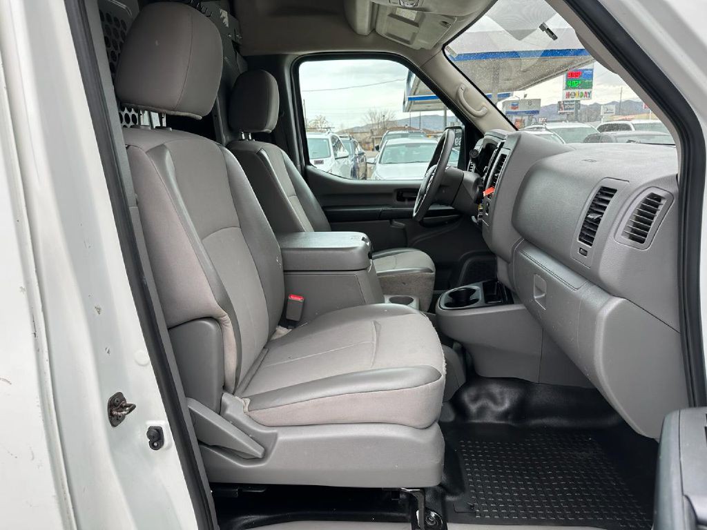 2018 Nissan NV Image 27