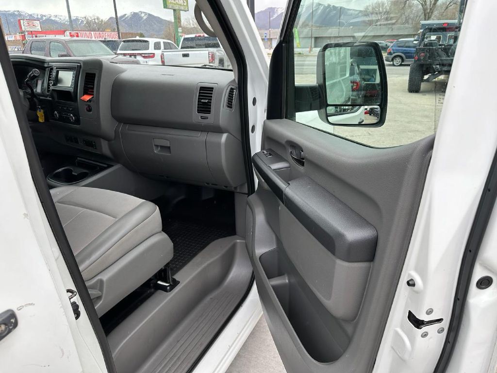 2018 Nissan NV Image 28