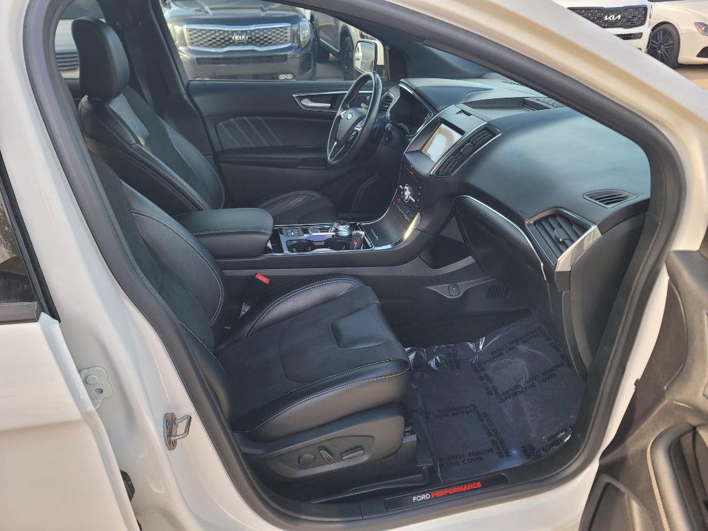2020 Ford Edge Image 9