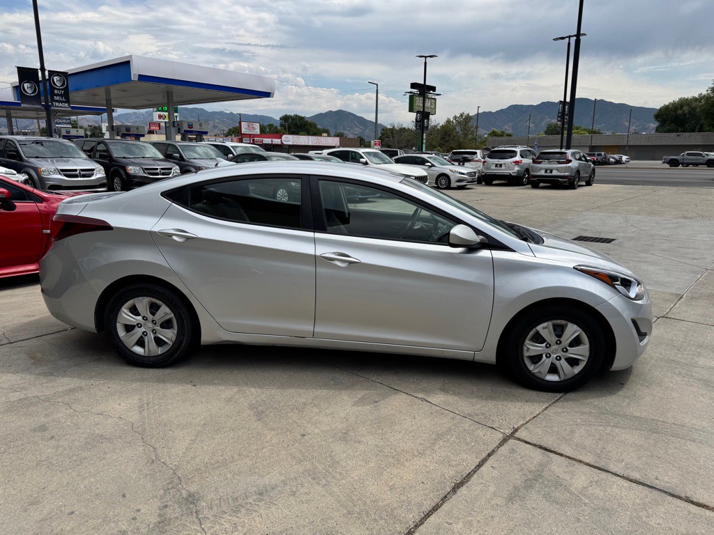 2016 Hyundai Elantra Image 4