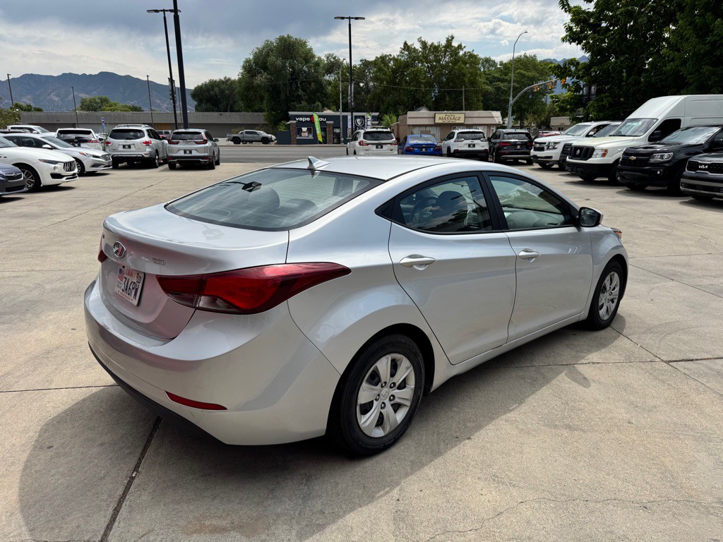 2016 Hyundai Elantra Image 5