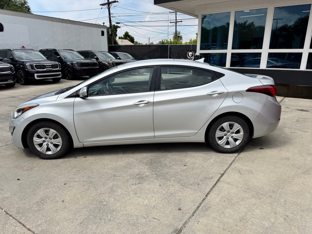 2016 Hyundai Elantra Image 8