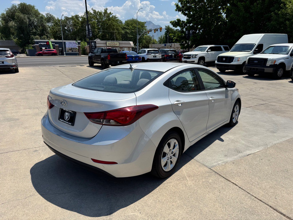 2016 Hyundai Elantra Image 11