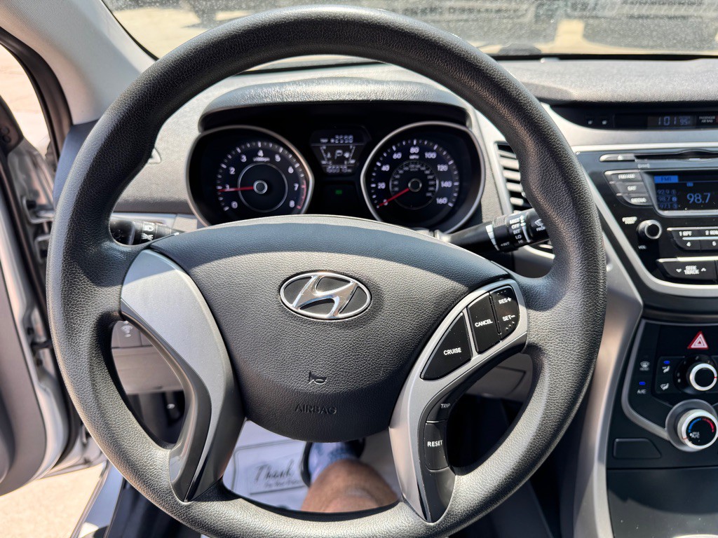 2016 Hyundai Elantra Image 16